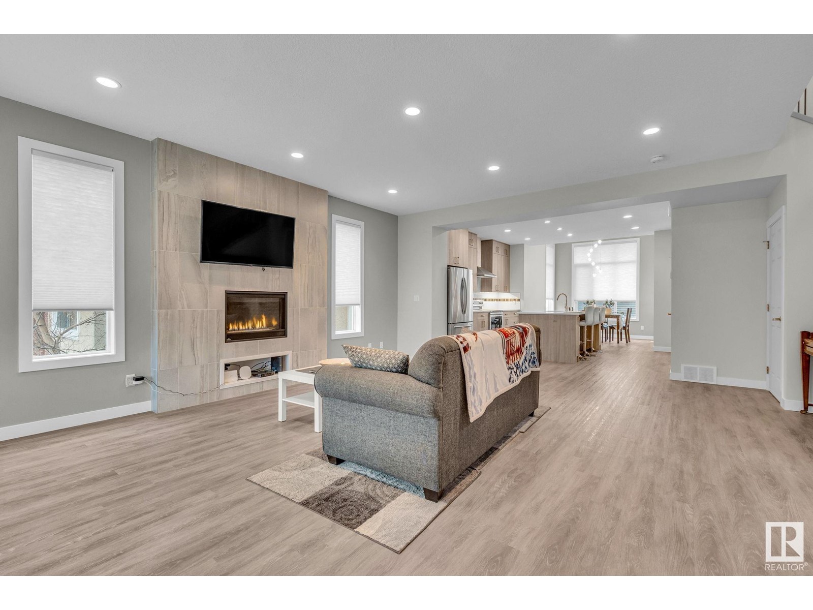 Property at 11828 52 ST NW image 1