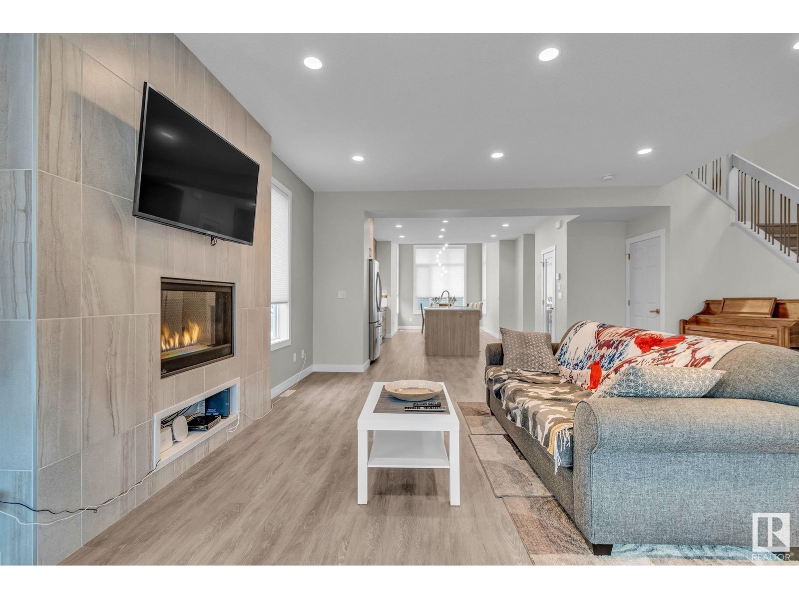 Property at 11828 52 ST NW image 2
