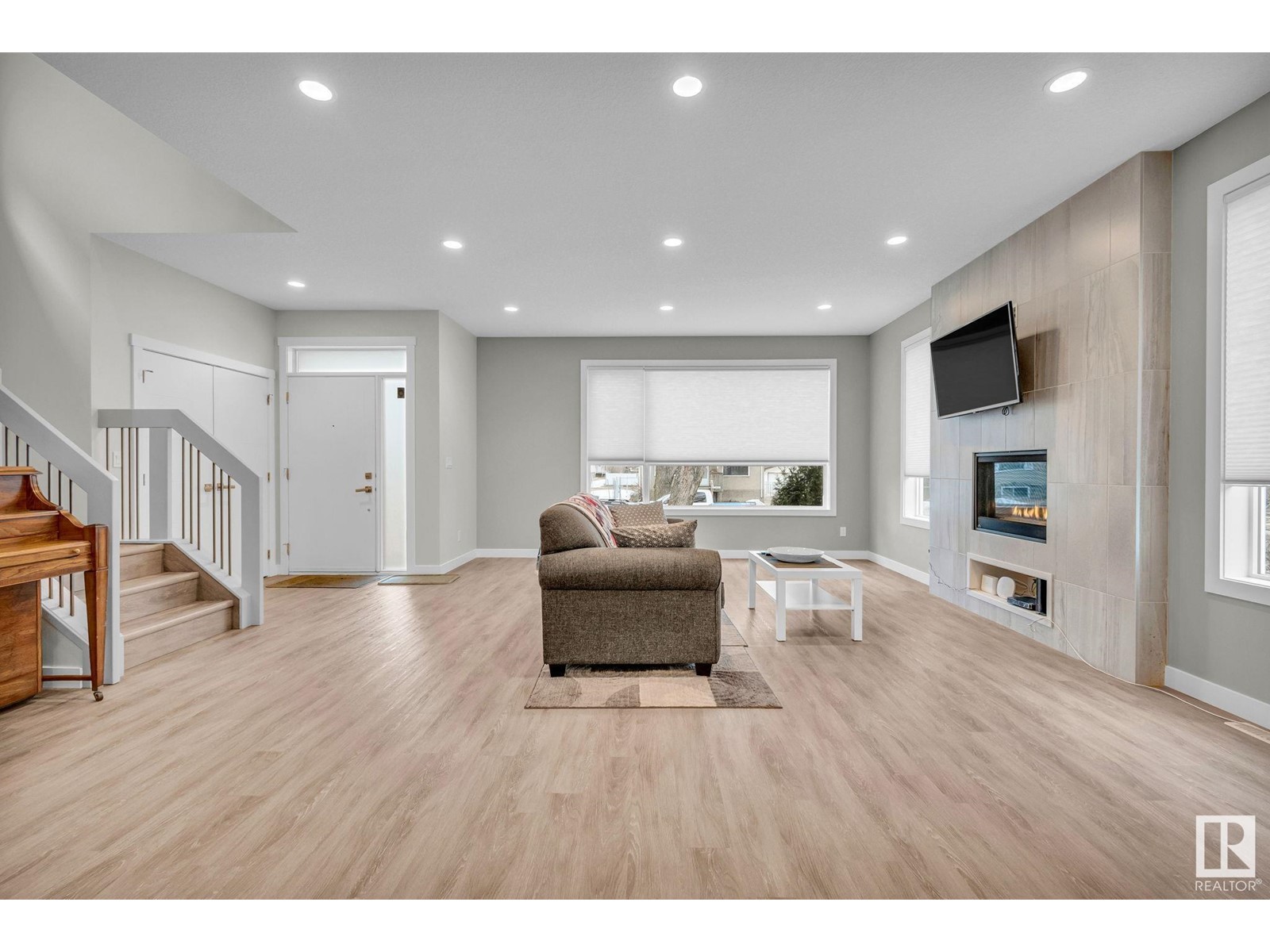 Property at 11828 52 ST NW image 3