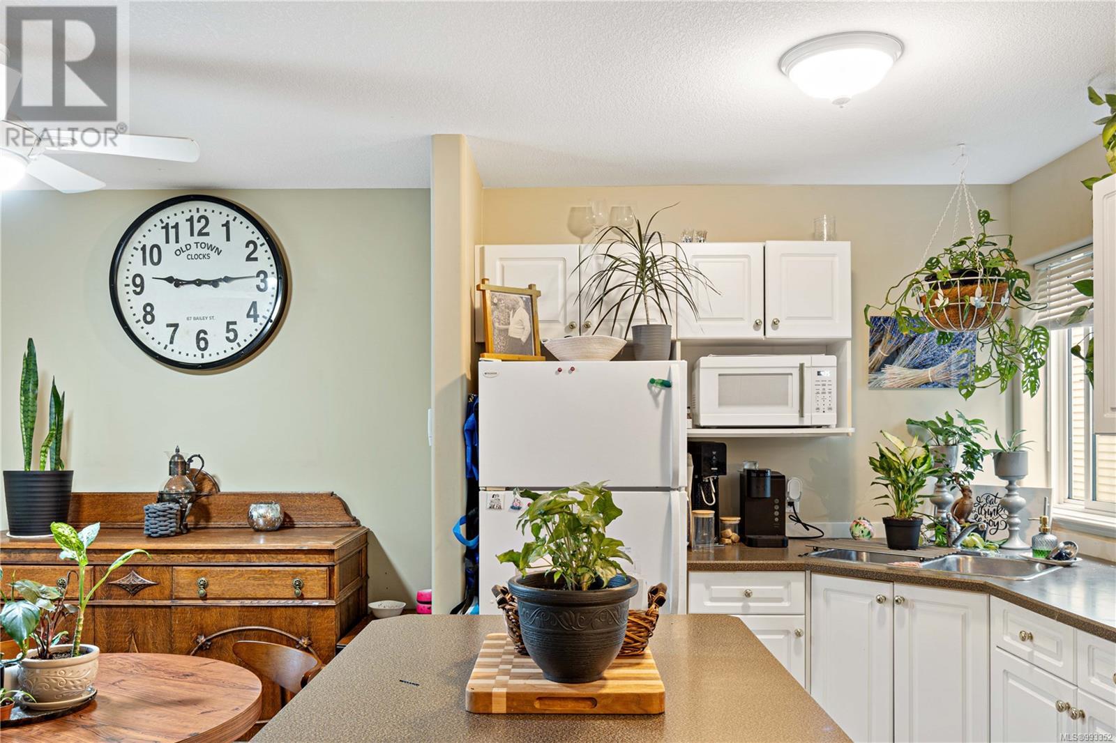 Property at 1394/1396 Graham Cres image 5