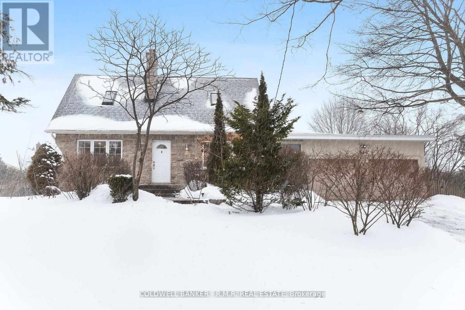 Property at 904 PARKLANE AVENUE image 2