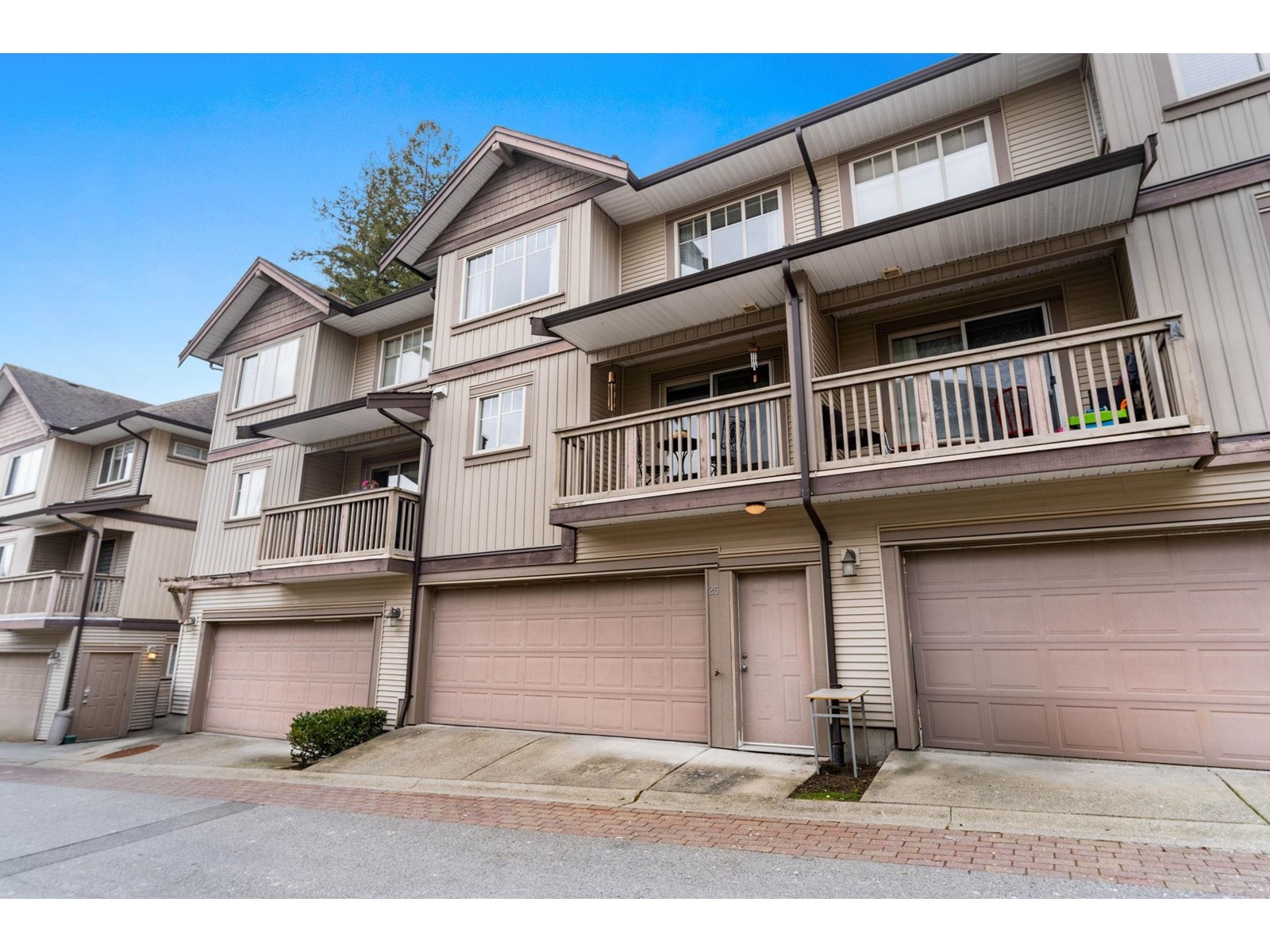 Property at 25 6238 192ND STREET image 1