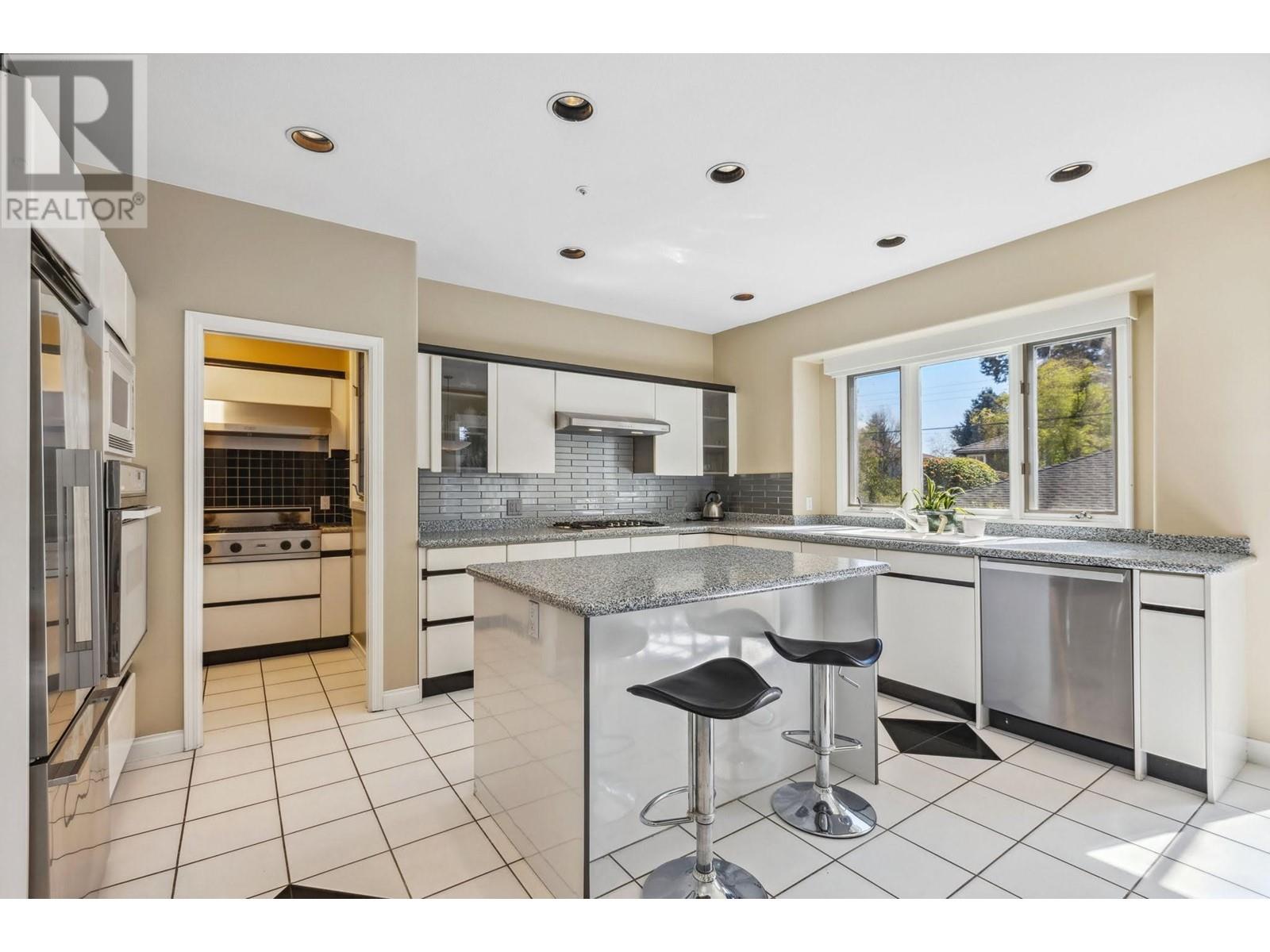 1368 W 58th Avenue, Vancouver, British Columbia  V6P 1W2 - Photo 8 - R2983126