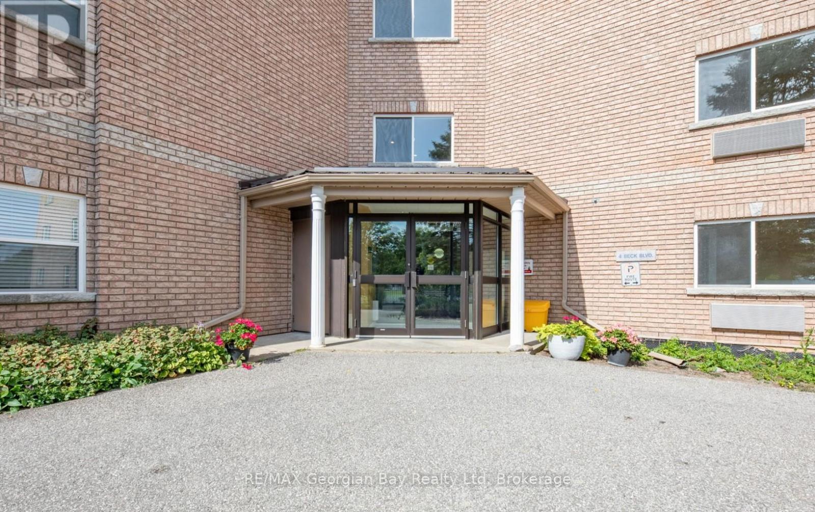307 - 4 Beck Boulevard, Penetanguishene, Ontario  L9M 2H3 - Photo 2 - S12048221