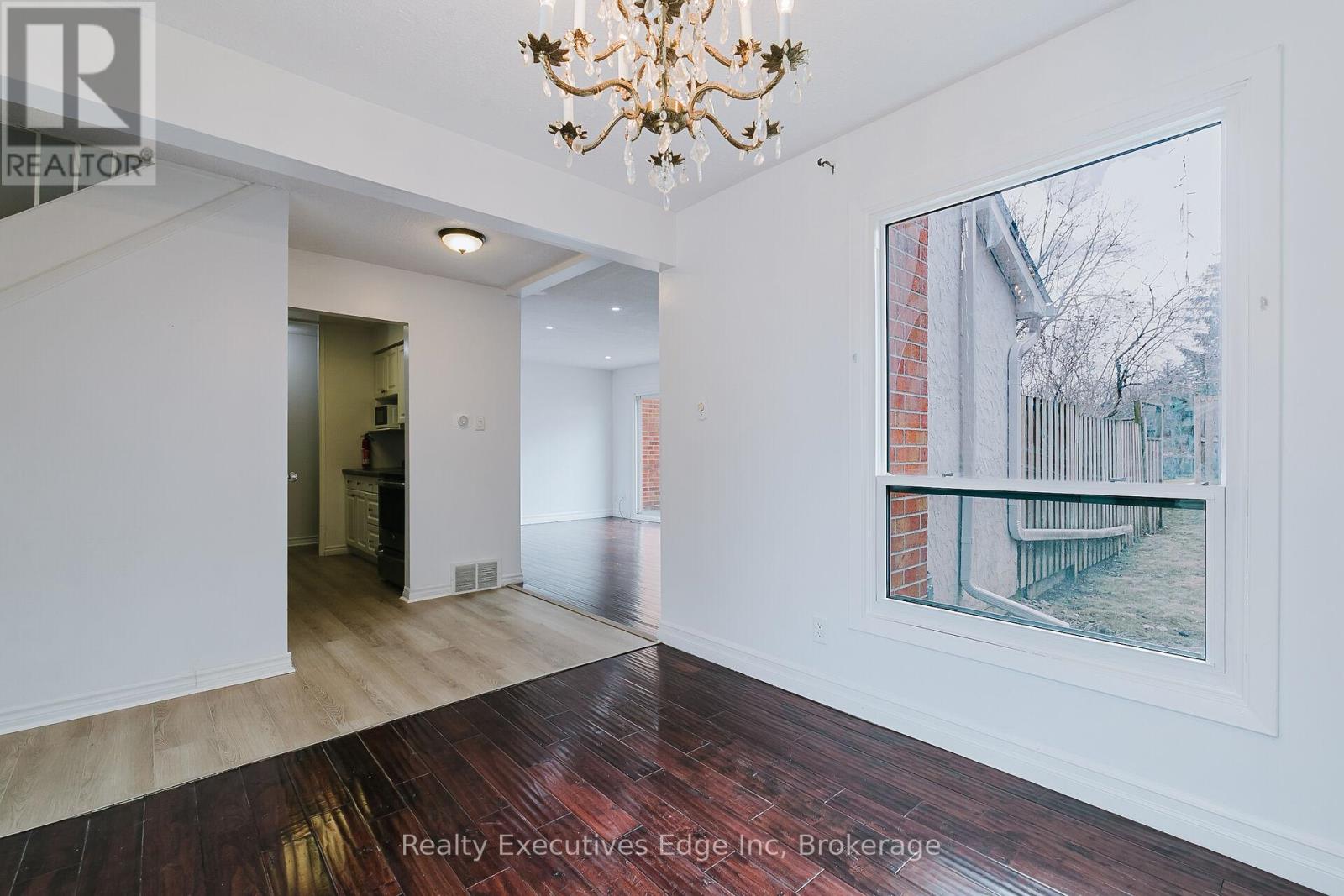 6 - 403 Keats Way, Waterloo, Ontario  N2L 5S7 - Photo 10 - X12048281
