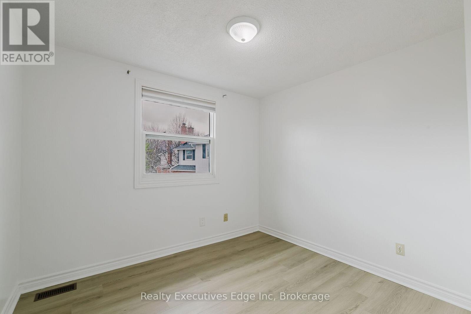 6 - 403 Keats Way, Waterloo, Ontario  N2L 5S7 - Photo 16 - X12048281