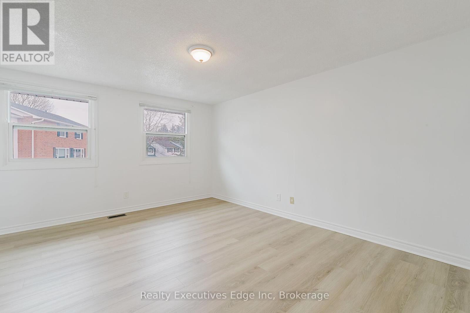 6 - 403 Keats Way, Waterloo, Ontario  N2L 5S7 - Photo 18 - X12048281