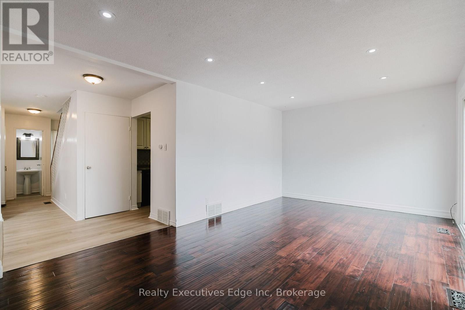 6 - 403 Keats Way, Waterloo, Ontario  N2L 5S7 - Photo 6 - X12048281