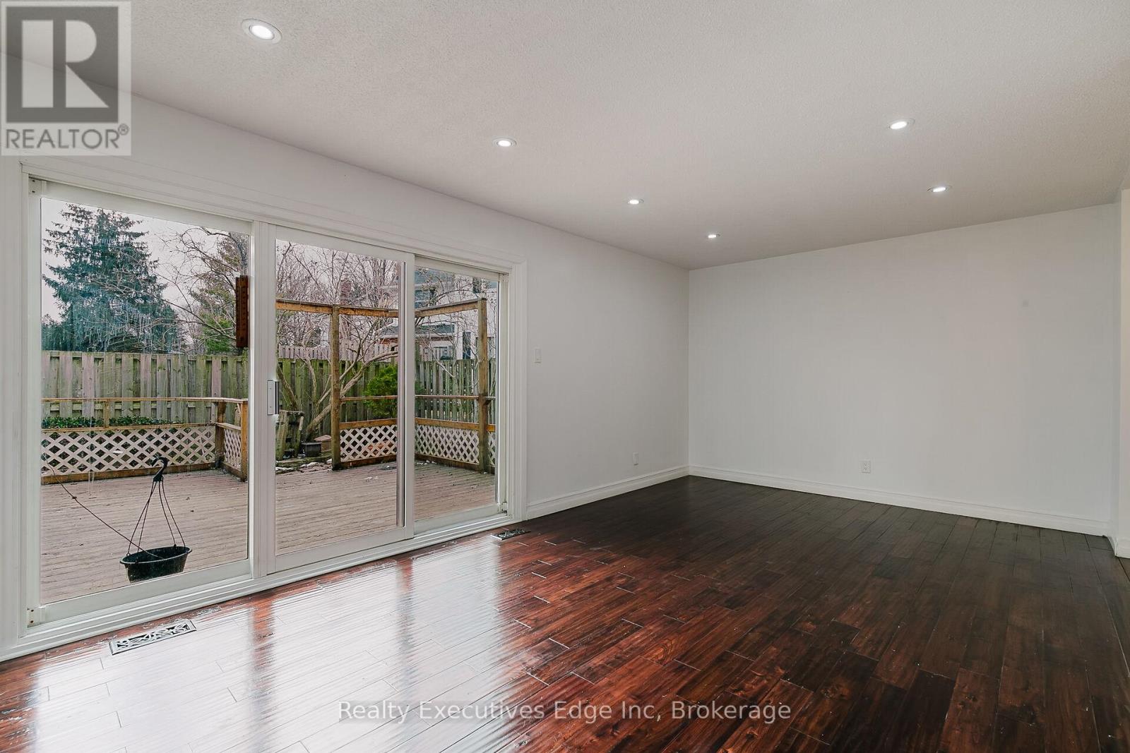 6 - 403 Keats Way, Waterloo, Ontario  N2L 5S7 - Photo 7 - X12048281