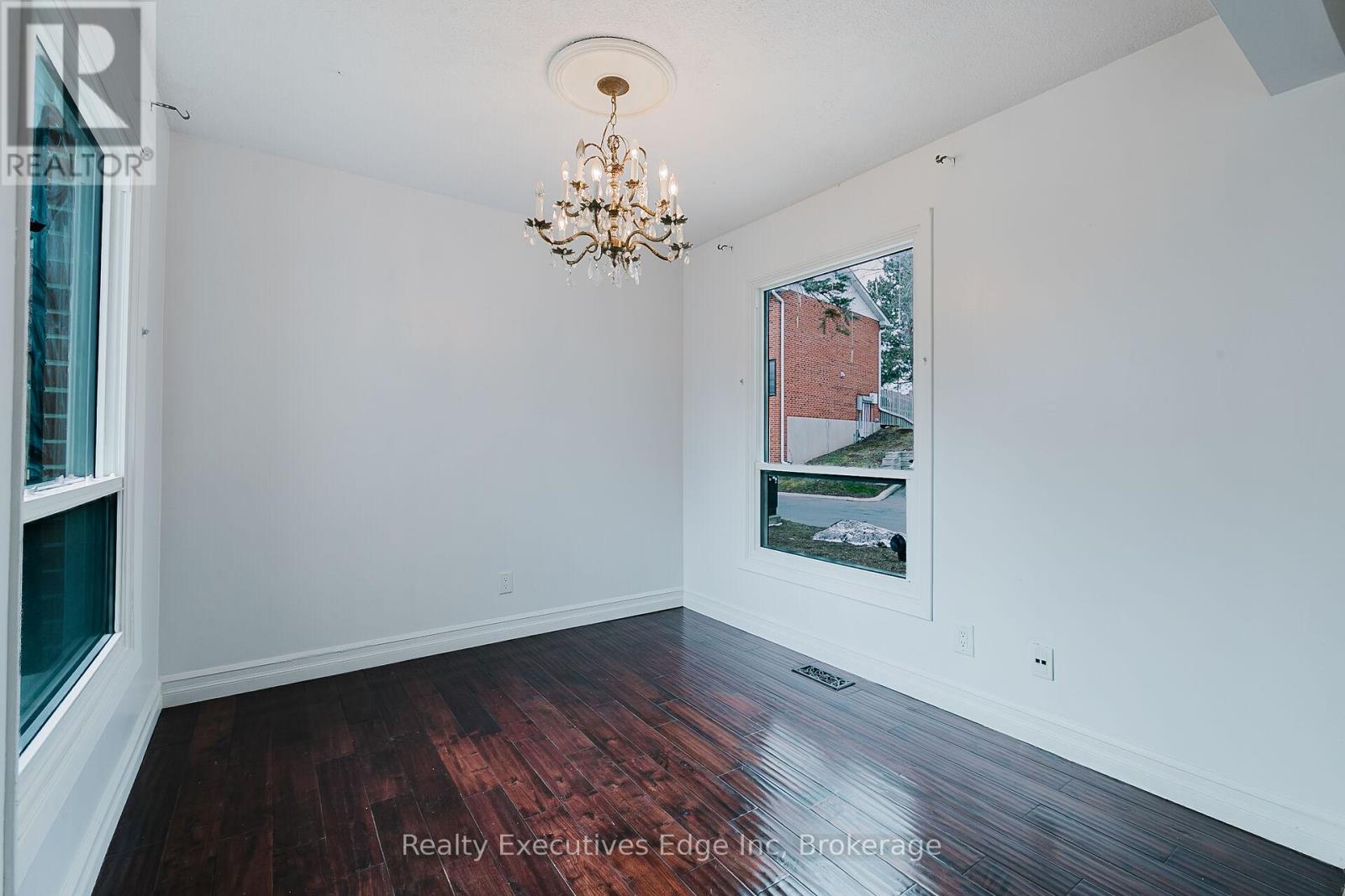 6 - 403 Keats Way, Waterloo, Ontario  N2L 5S7 - Photo 8 - X12048281