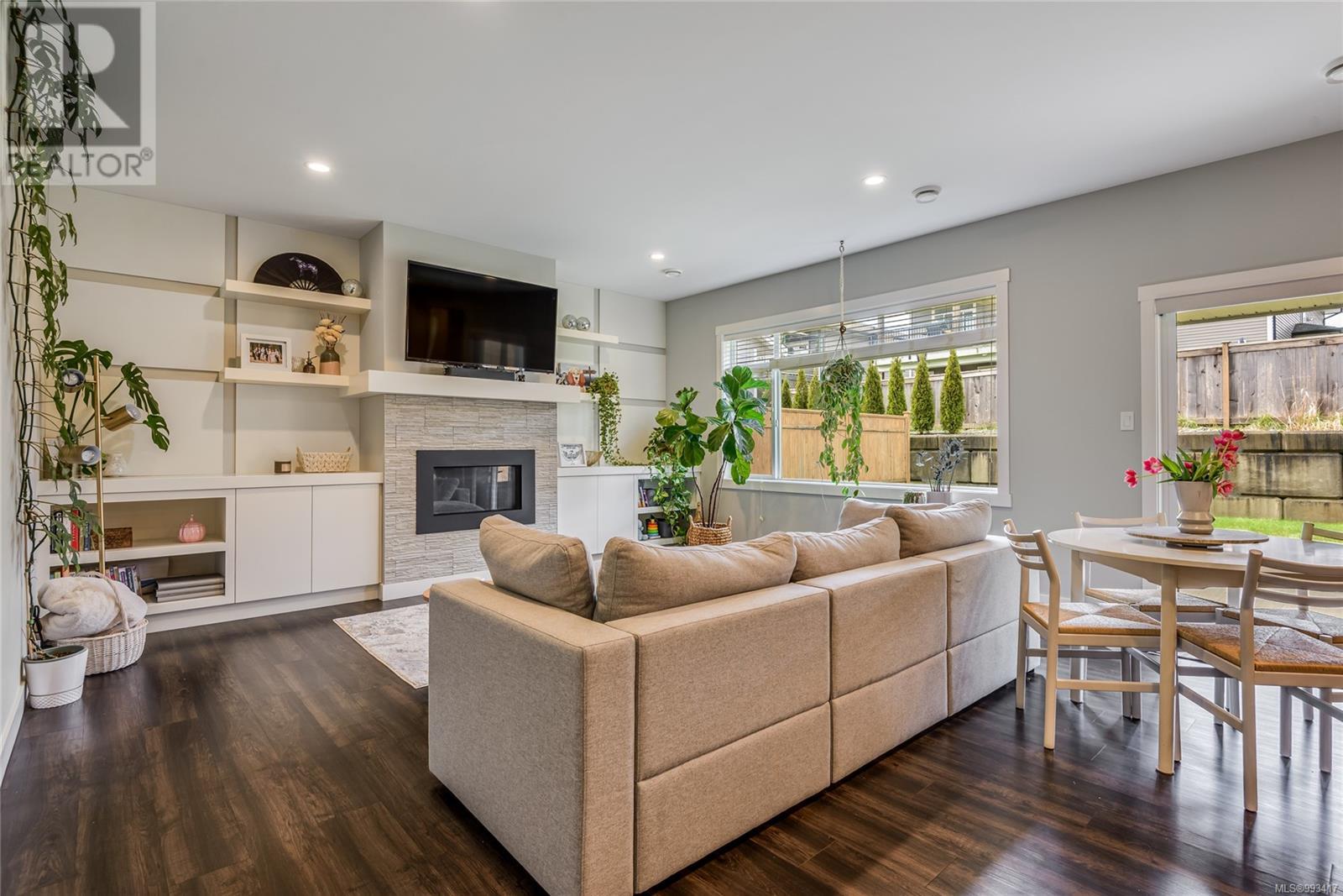 Property at 2 1580 Glen Eagle Dr image 2