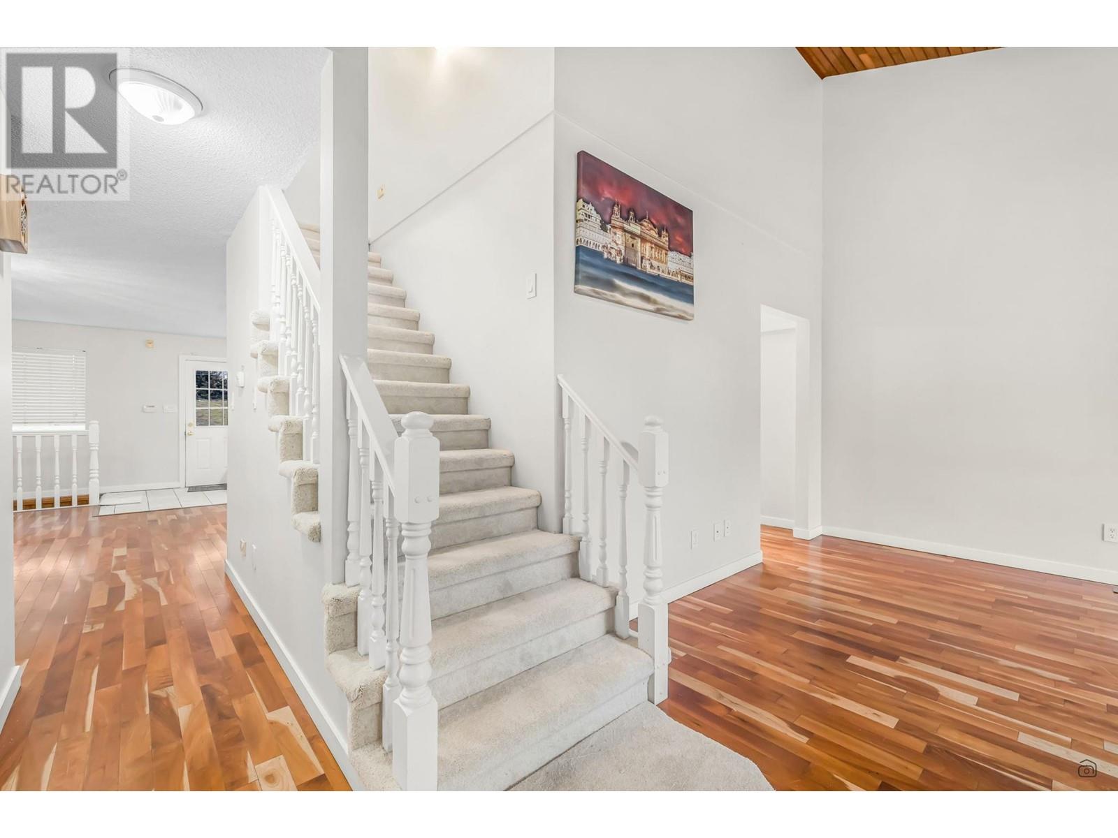 Property at 7996 PRINCE EDWARD STREET image 5
