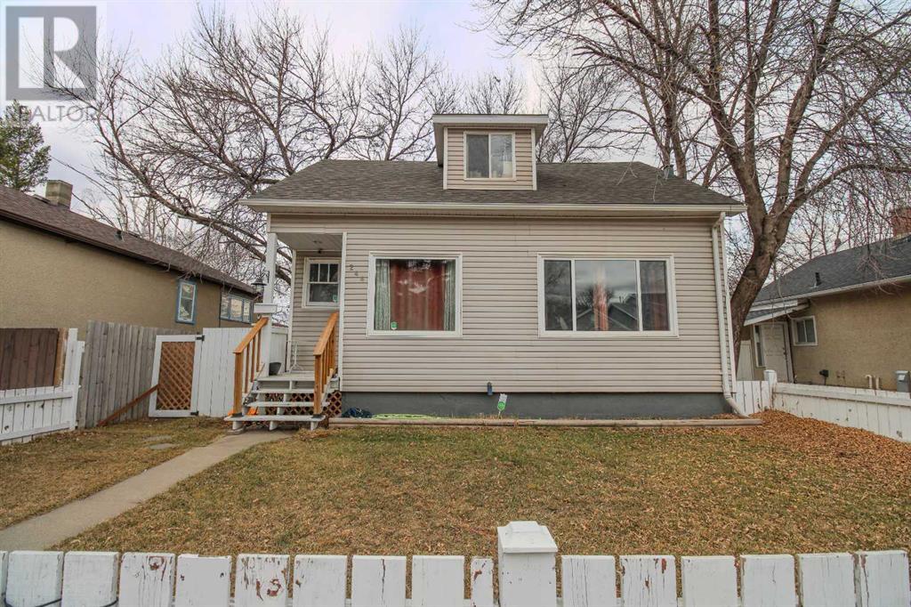 Property at 244 14 Street N image 3