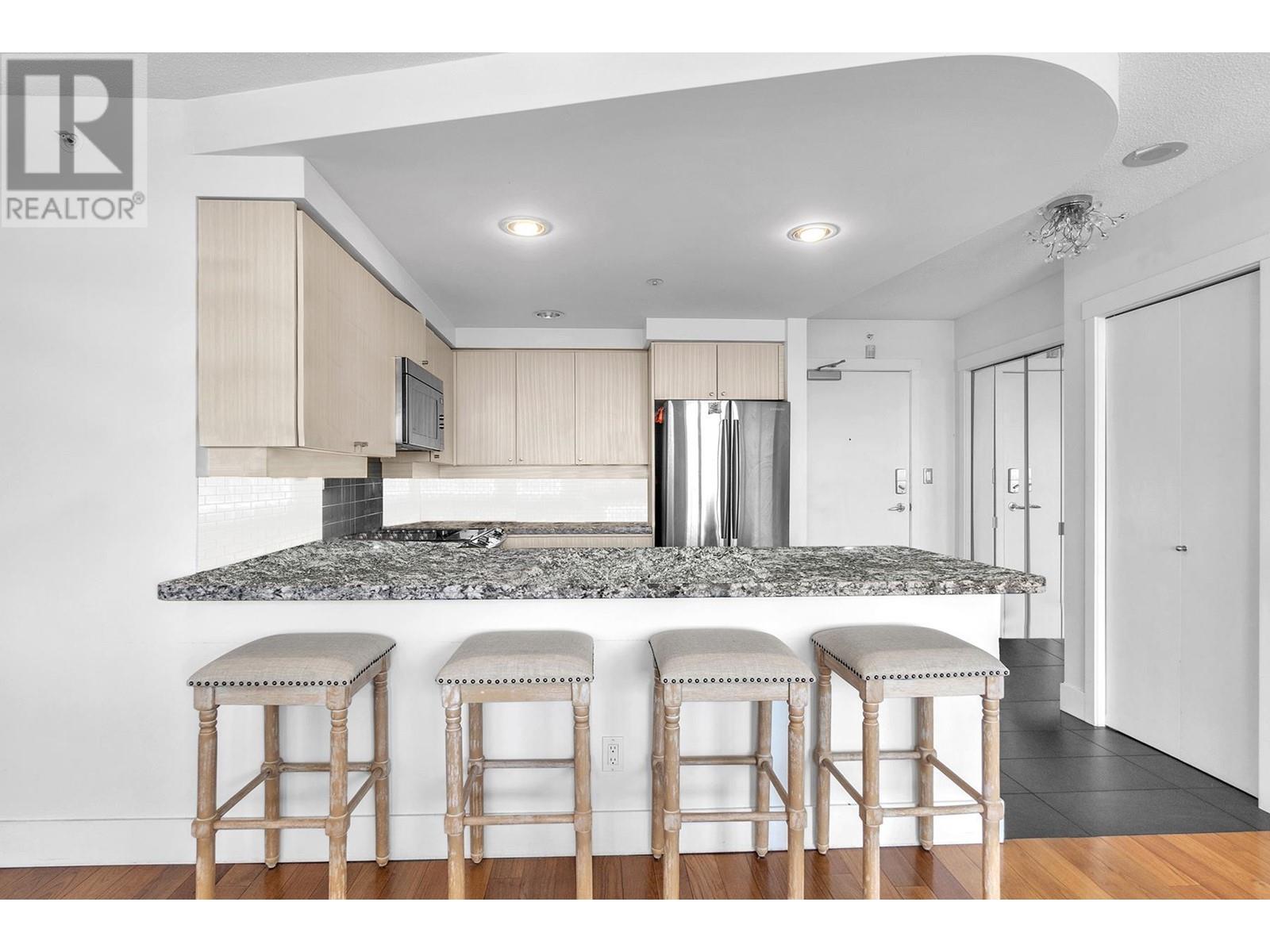 Listing Picture 14 of 32 : 3005 1009 EXPO BOULEVARD, Vancouver / 溫哥華 - 魯藝地產 Yvonne Lu Group - MLS Medallion Club Member