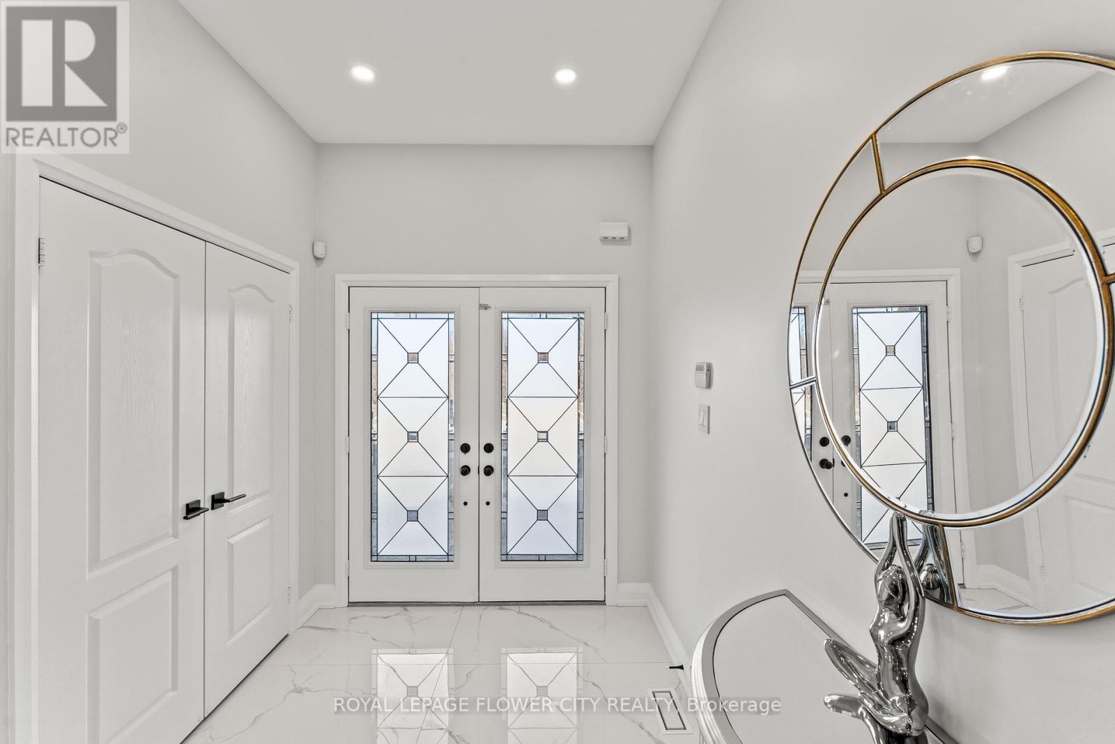 43 Polonia Avenue, Brampton, Ontario  L6Y 0L1 - Photo 3 - W12048327