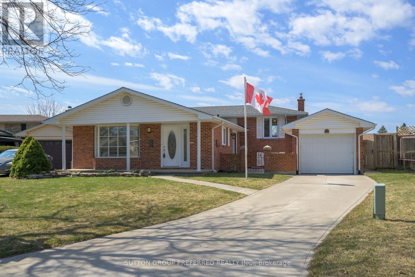 Property at 144 MERIDENE CRESCENT W image 1