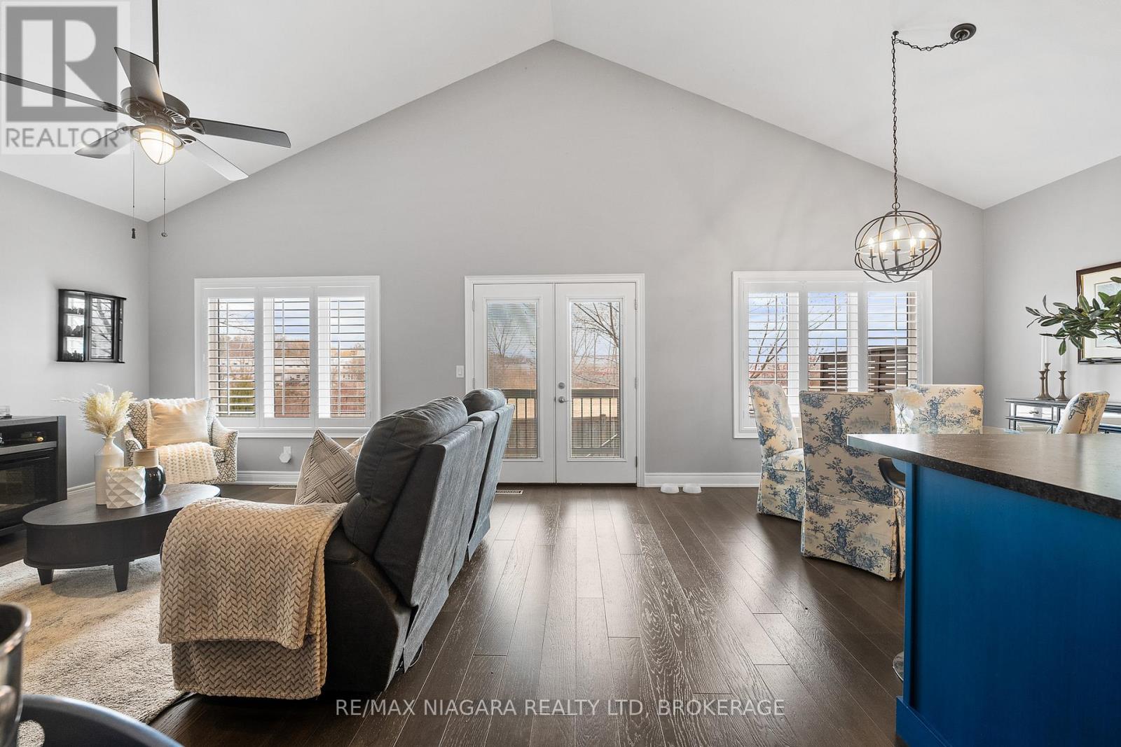 Property at 86 PARKSIDE DRIVE image 4