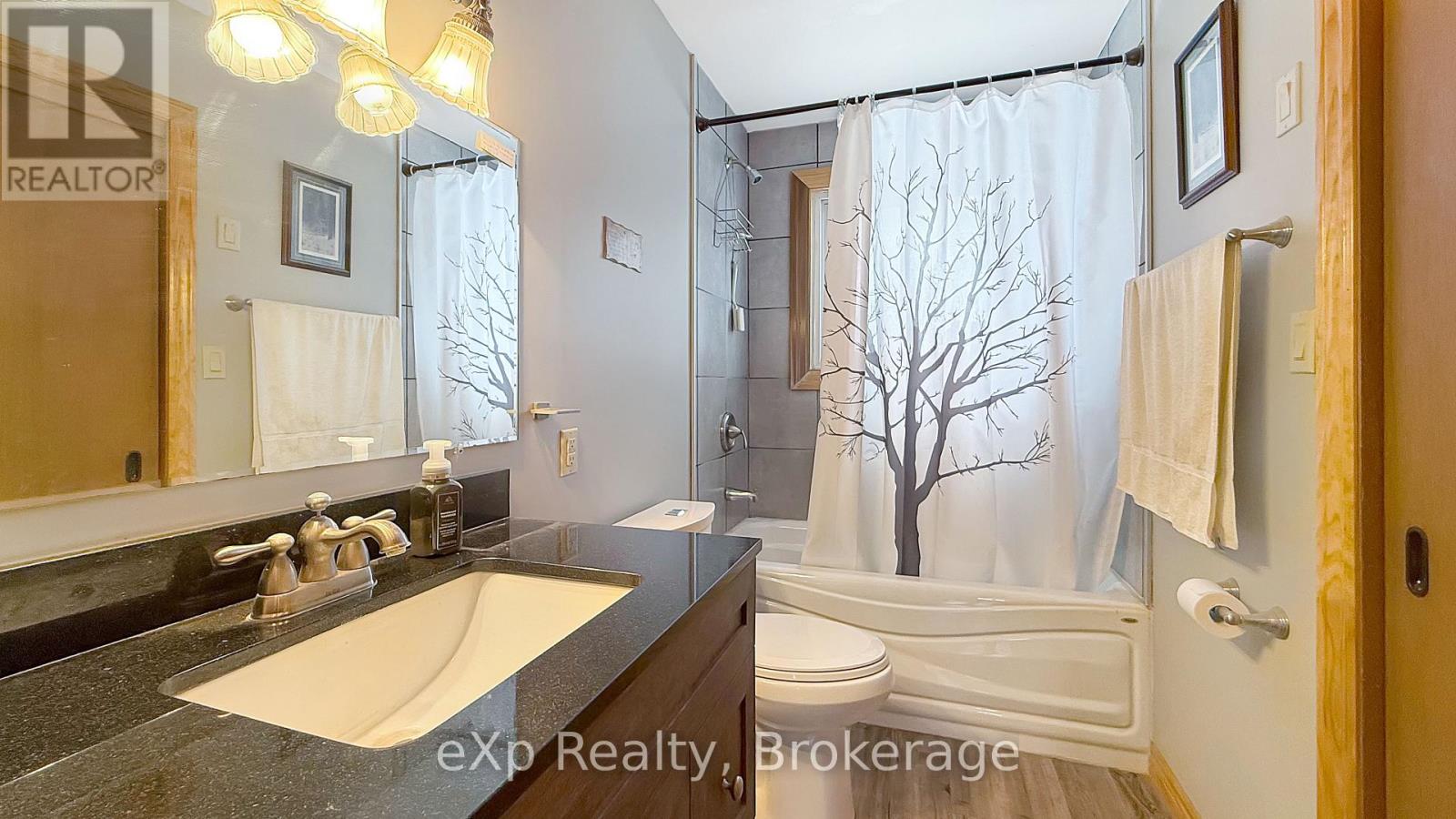 815 Albert Street E, West Grey, Ontario  N0G 1C0 - Photo 12 - X12048412