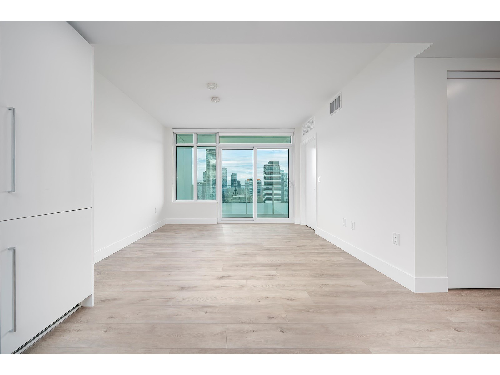 1705 10428 Whalley Boulevard, Surrey, British Columbia  V3T 1W6 - Photo 13 - R2983186