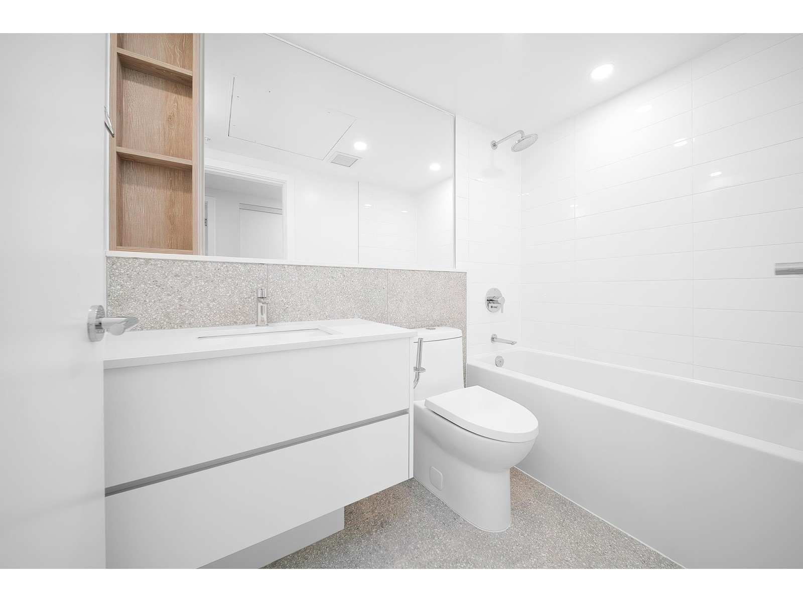 1705 10428 Whalley Boulevard, Surrey, British Columbia  V3T 1W6 - Photo 5 - R2983186