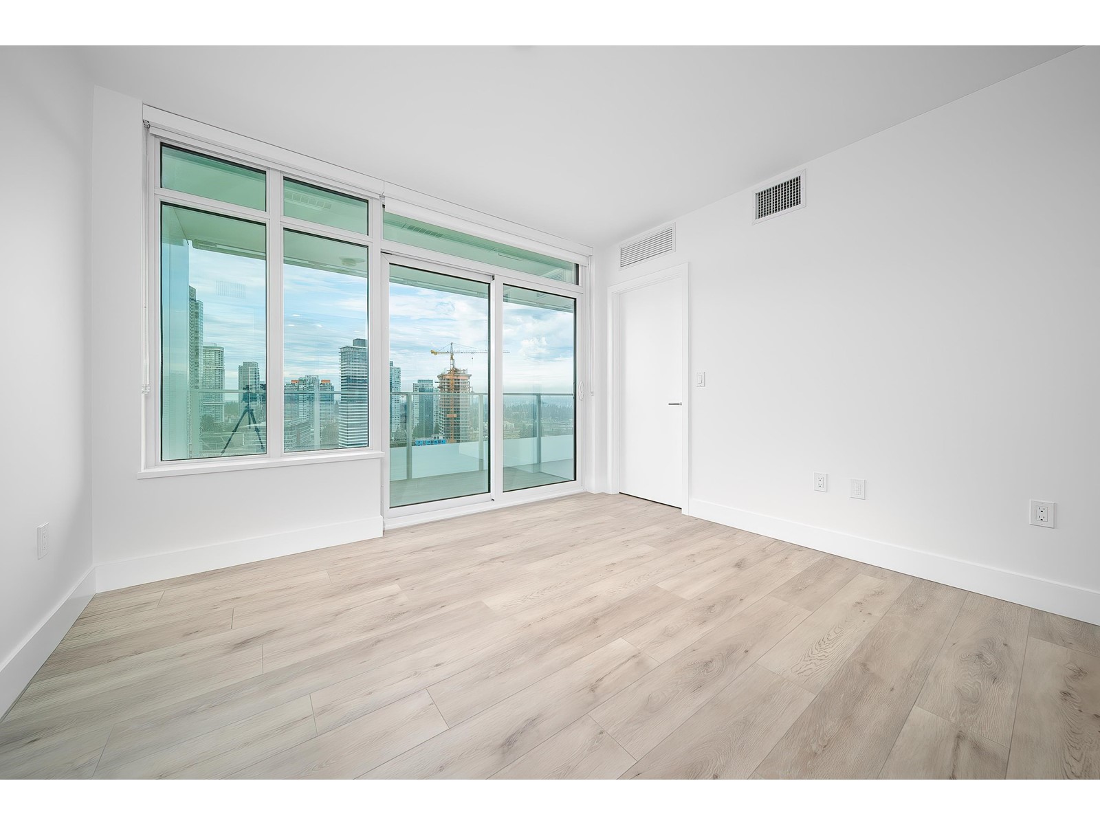 1705 10428 Whalley Boulevard, Surrey, British Columbia  V3T 1W6 - Photo 14 - R2983186