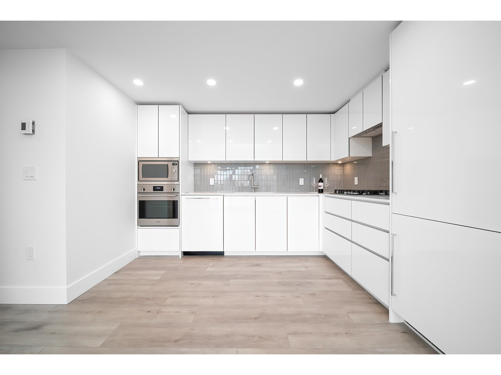 1705 10428 Whalley Boulevard, Surrey, British Columbia  V3T 1W6 - Photo 9 - R2983186