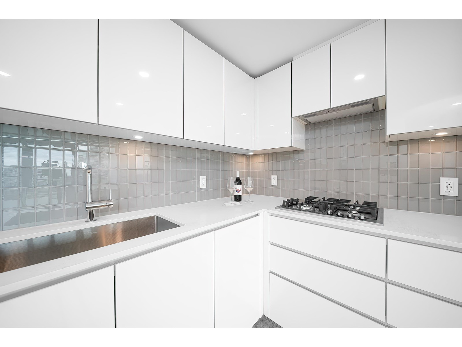 1705 10428 Whalley Boulevard, Surrey, British Columbia  V3T 1W6 - Photo 10 - R2983186