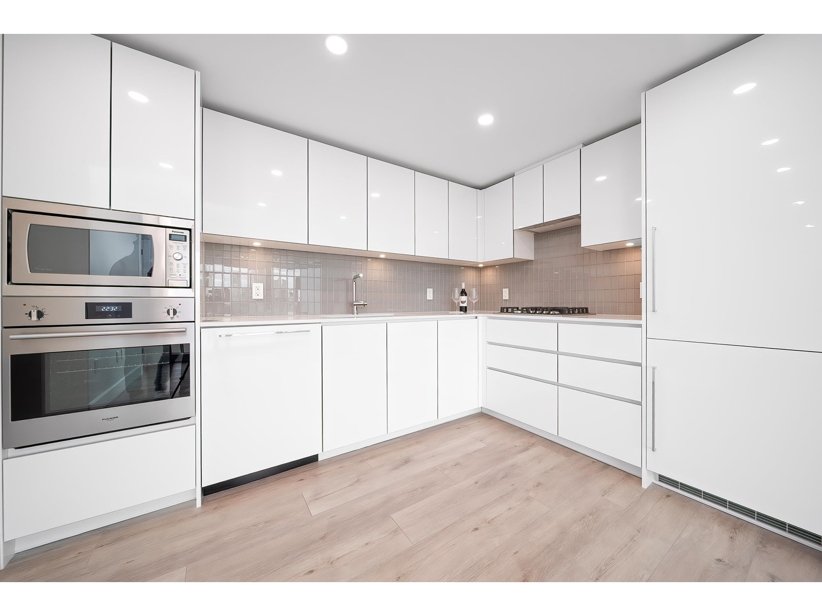 1705 10428 Whalley Boulevard, Surrey, British Columbia  V3T 1W6 - Photo 6 - R2983186