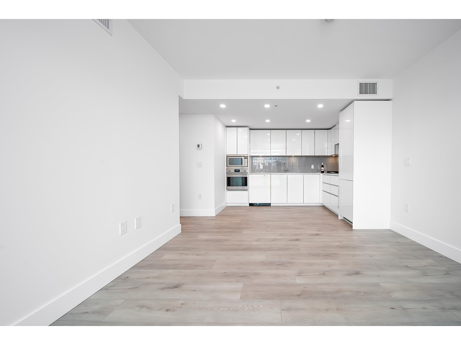1705 10428 Whalley Boulevard, Surrey, British Columbia  V3T 1W6 - Photo 8 - R2983186