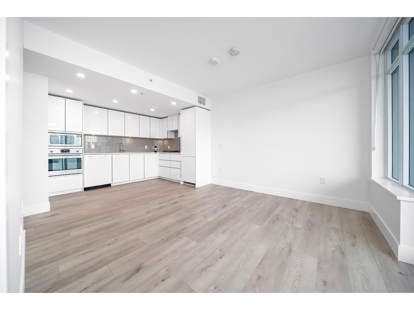 1705 10428 Whalley Boulevard, Surrey, British Columbia  V3T 1W6 - Photo 7 - R2983186