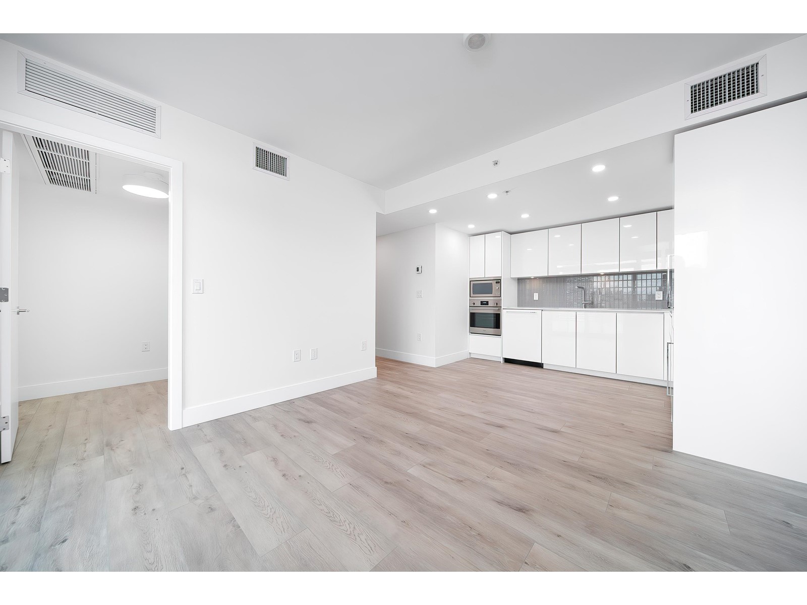 1705 10428 Whalley Boulevard, Surrey, British Columbia  V3T 1W6 - Photo 15 - R2983186