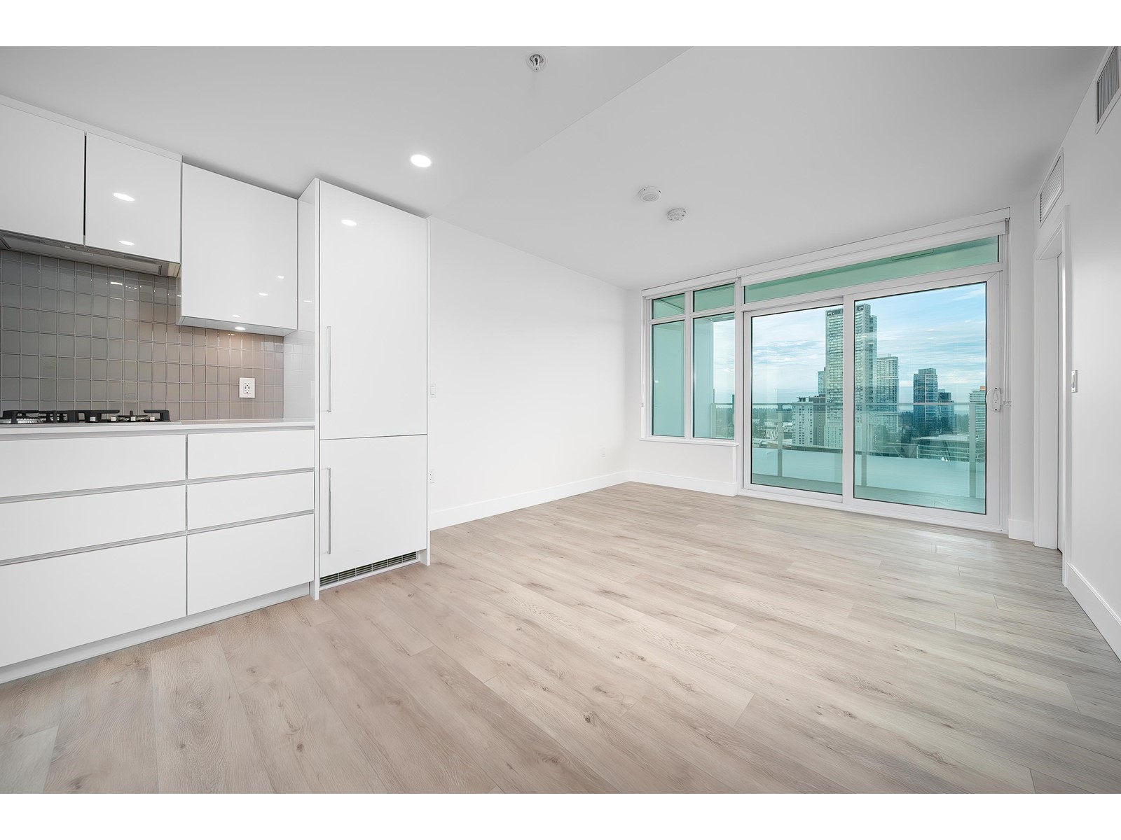 1705 10428 Whalley Boulevard, Surrey, British Columbia  V3T 1W6 - Photo 12 - R2983186
