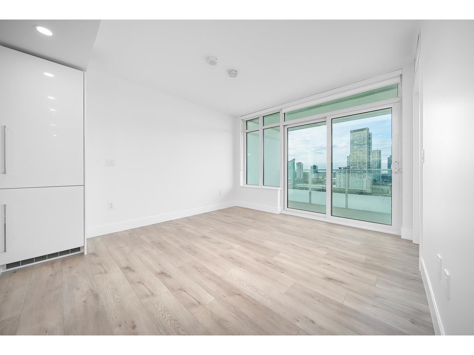 1705 10428 Whalley Boulevard, Surrey, British Columbia  V3T 1W6 - Photo 11 - R2983186