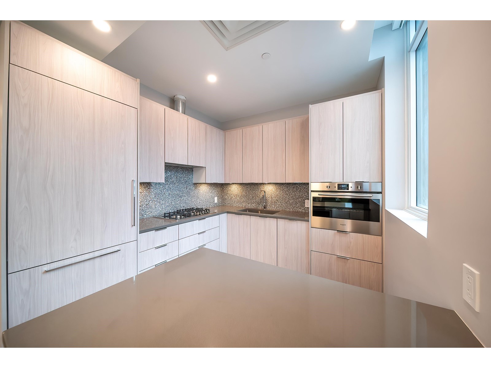 1705 10428 Whalley Boulevard, Surrey, British Columbia  V3T 1W6 - Photo 29 - R2983186