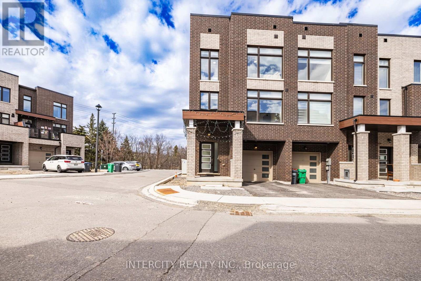 Property at 19 QUEENPOST DRIVE image 2