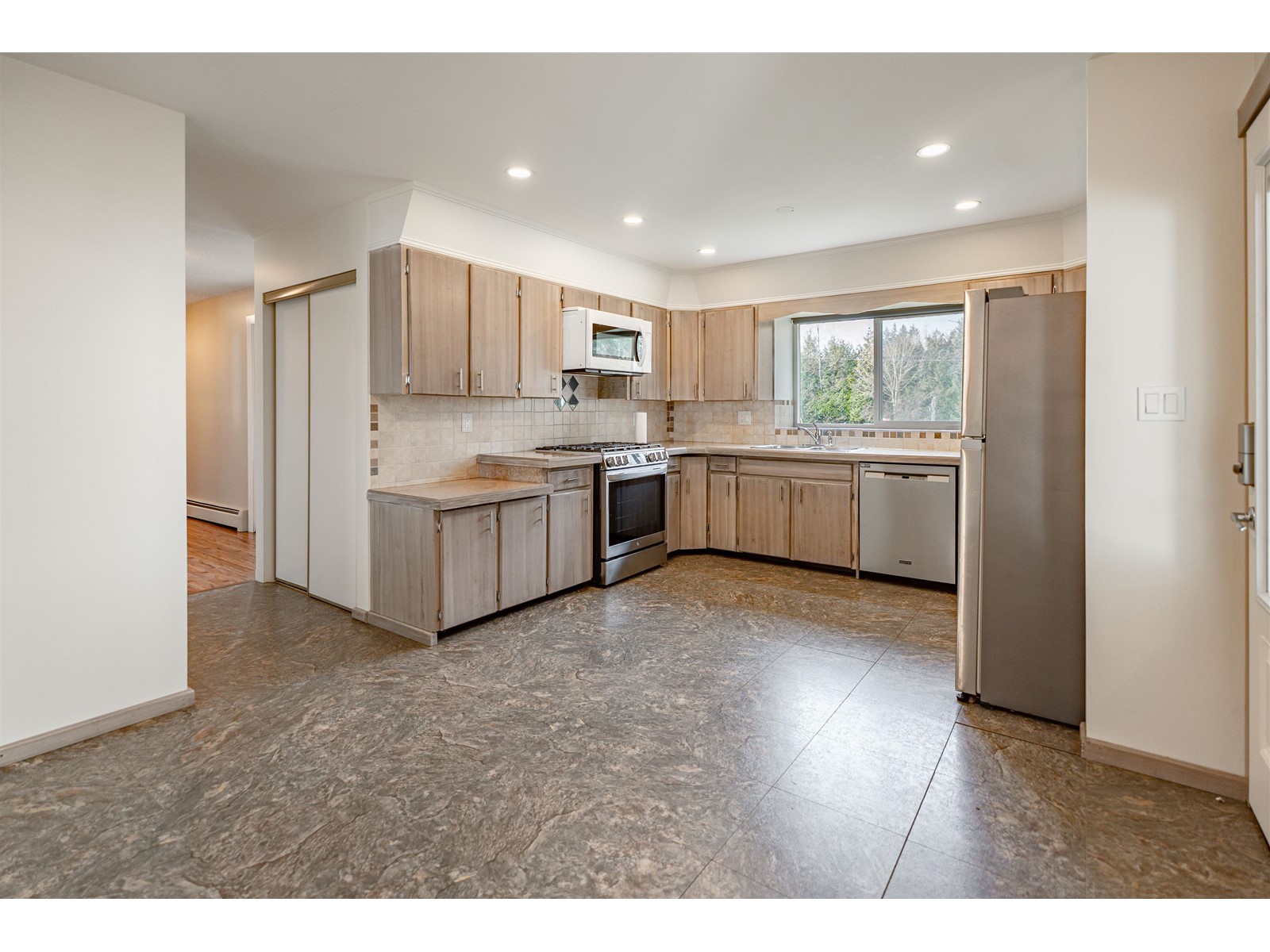Property at 24114 56 AVENUE image 4