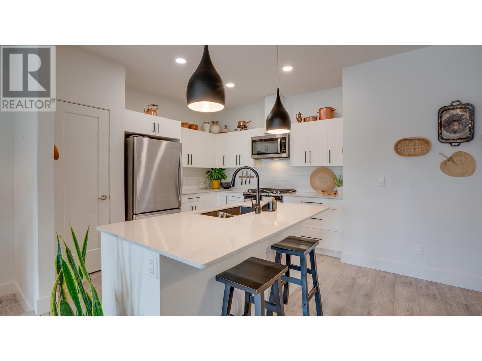 Property at 933 Mt. Robson Place Unit# 47 image 3