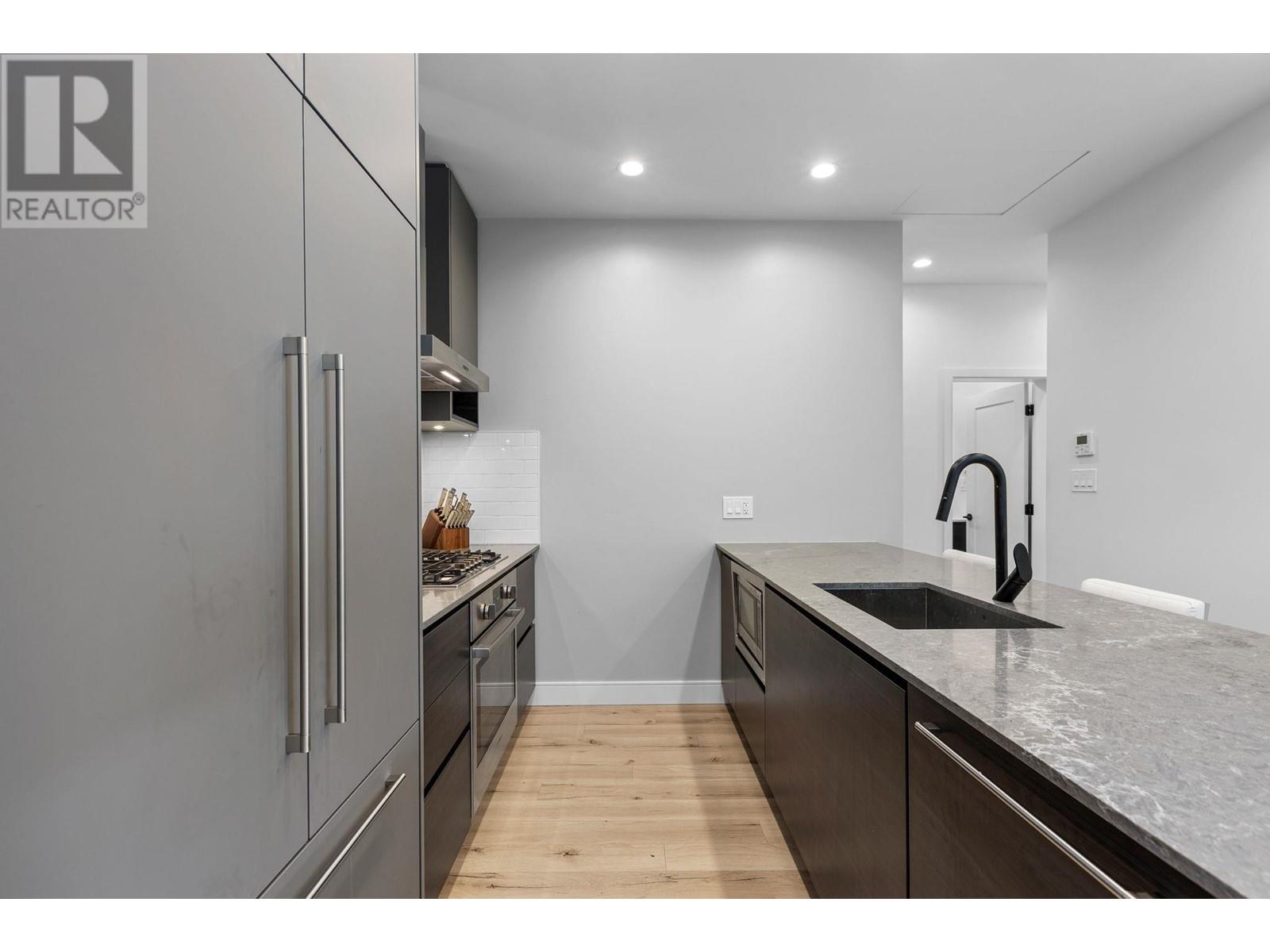631 55 Klahanie Drive, Port Moody, British Columbia  V3H 0M9 - Photo 14 - R2983176