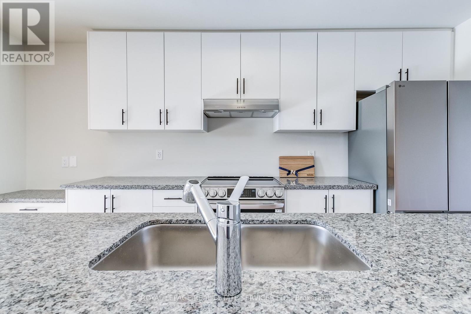1387 Almonte Drive, Burlington, Ontario  L7P 0V6 - Photo 13 - W12029749