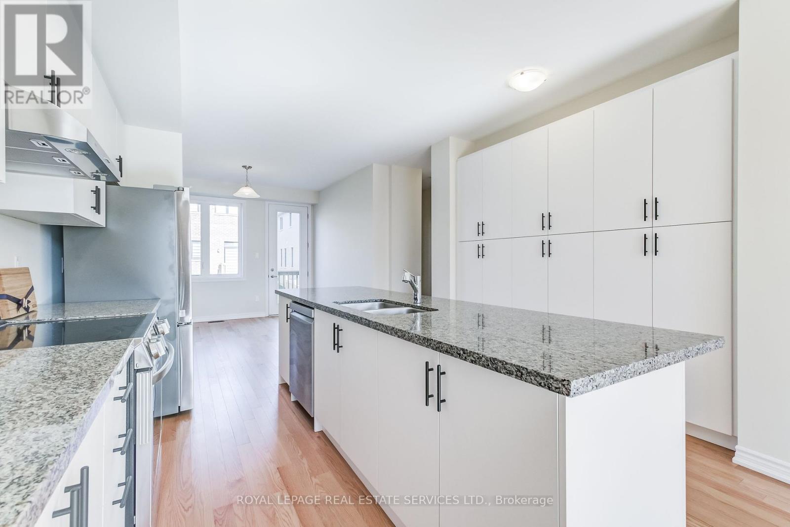 1387 Almonte Drive, Burlington, Ontario  L7P 0V6 - Photo 15 - W12029749
