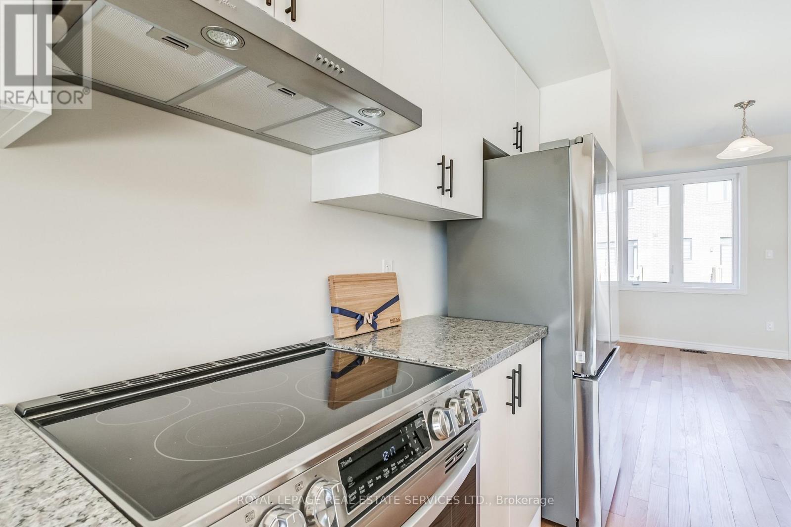 1387 Almonte Drive, Burlington, Ontario  L7P 0V6 - Photo 21 - W12029749