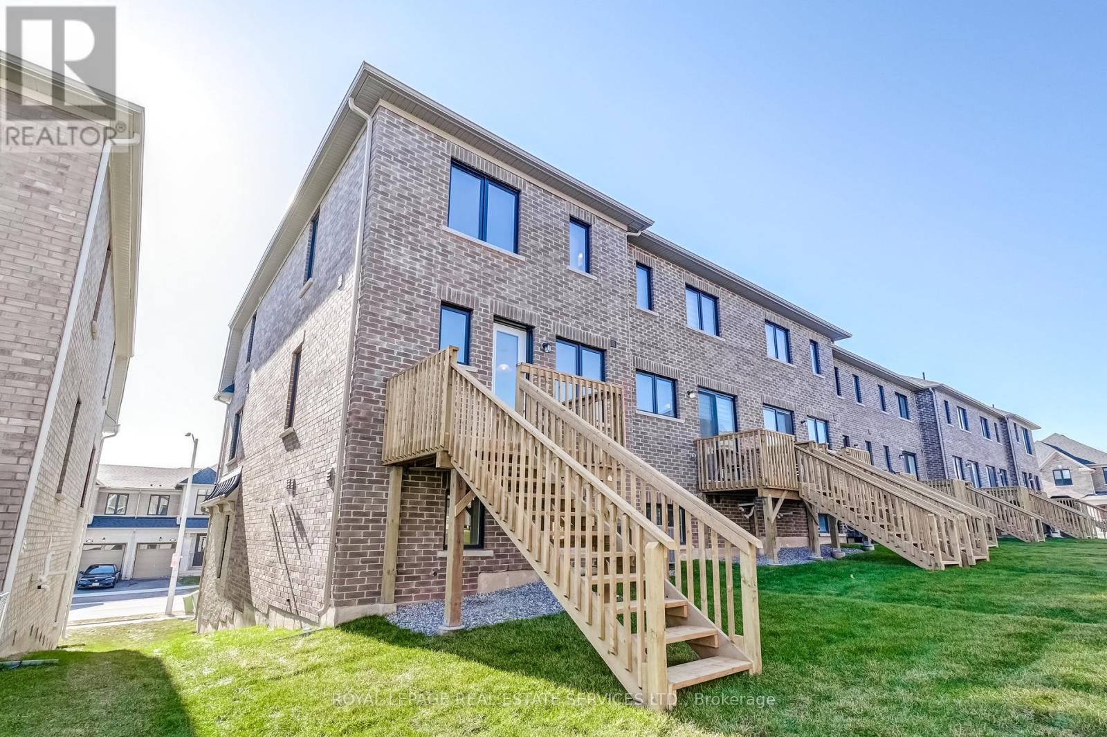1387 Almonte Drive, Burlington, Ontario  L7P 0V6 - Photo 32 - W12029749