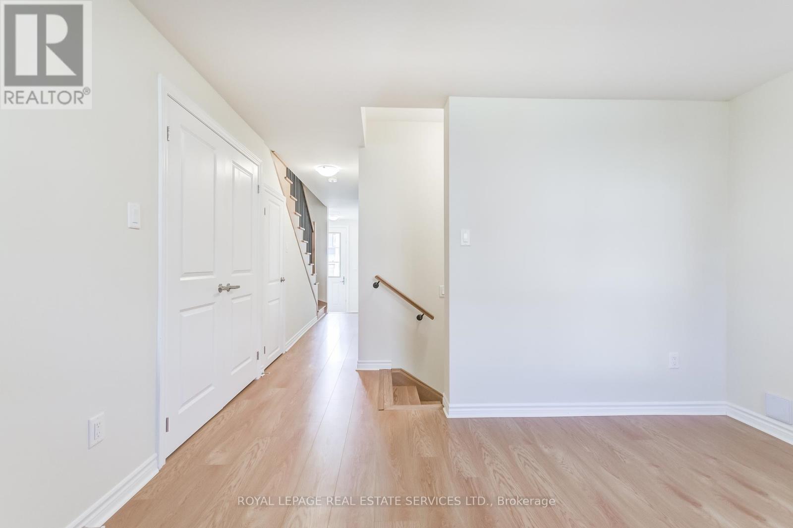 1387 Almonte Drive, Burlington, Ontario  L7P 0V6 - Photo 7 - W12029749
