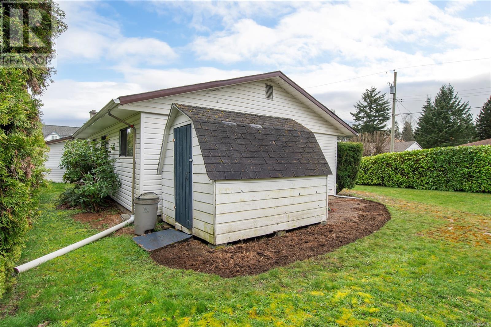 Property at 1780 Lewis Ave image 4