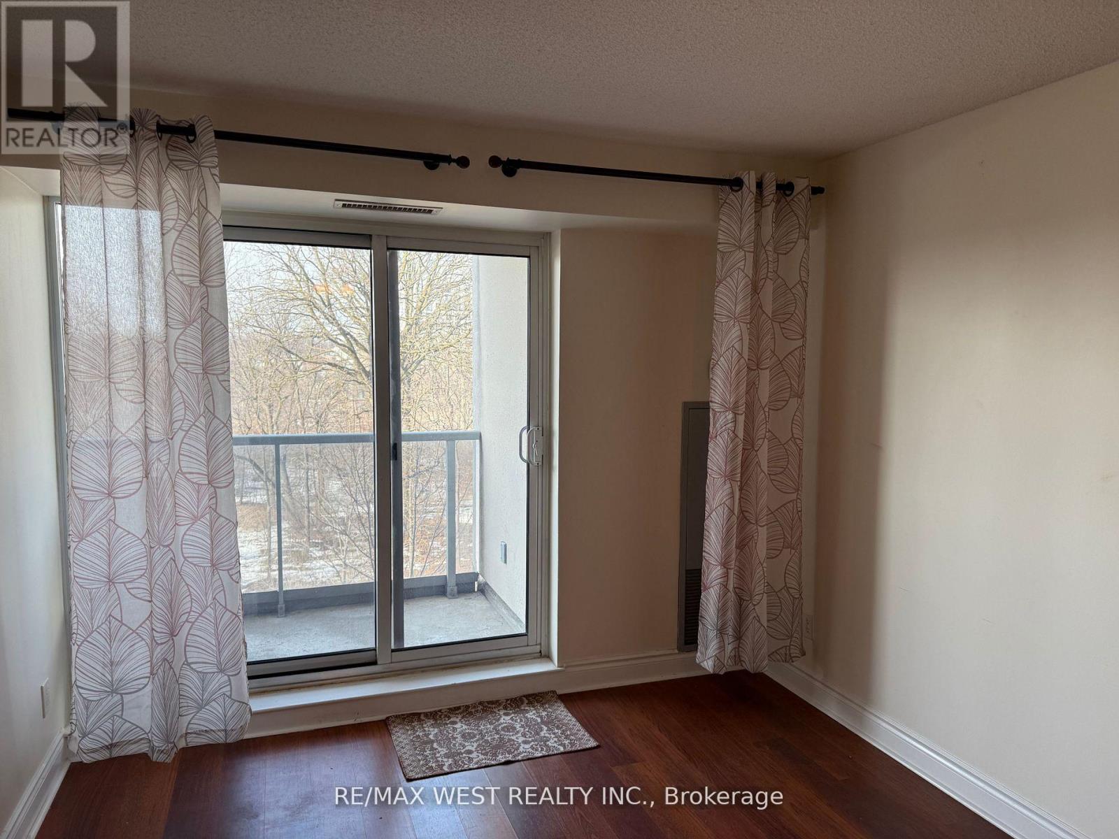 Property at 408 - 7 NORTH PARK ROAD image 3