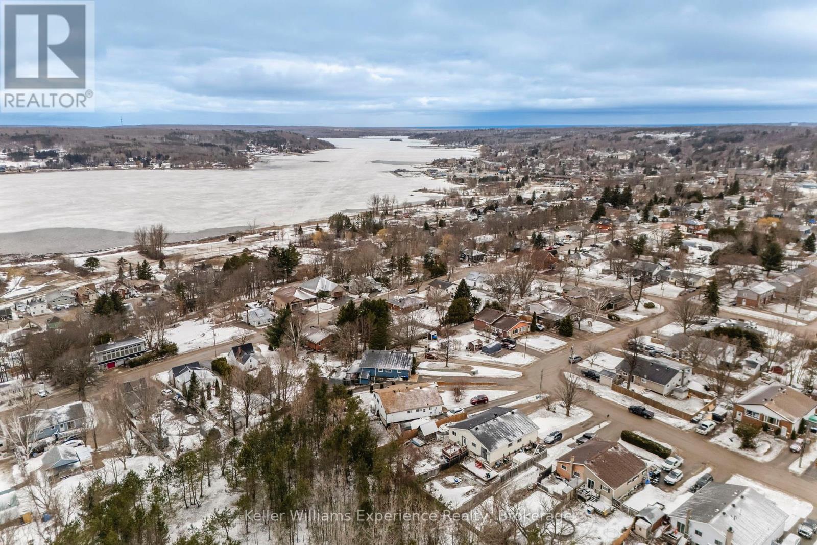23 Beaumaur Drive, Penetanguishene, Ontario  L9M 1V7 - Photo 2 - S12048640