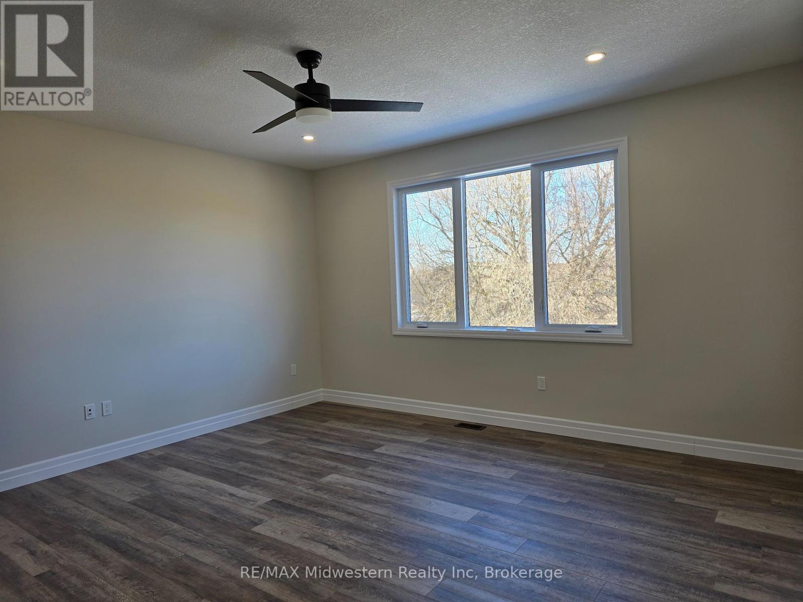 191 Queen Street, North Perth, Ontario  N0G 1B0 - Photo 11 - X12048679