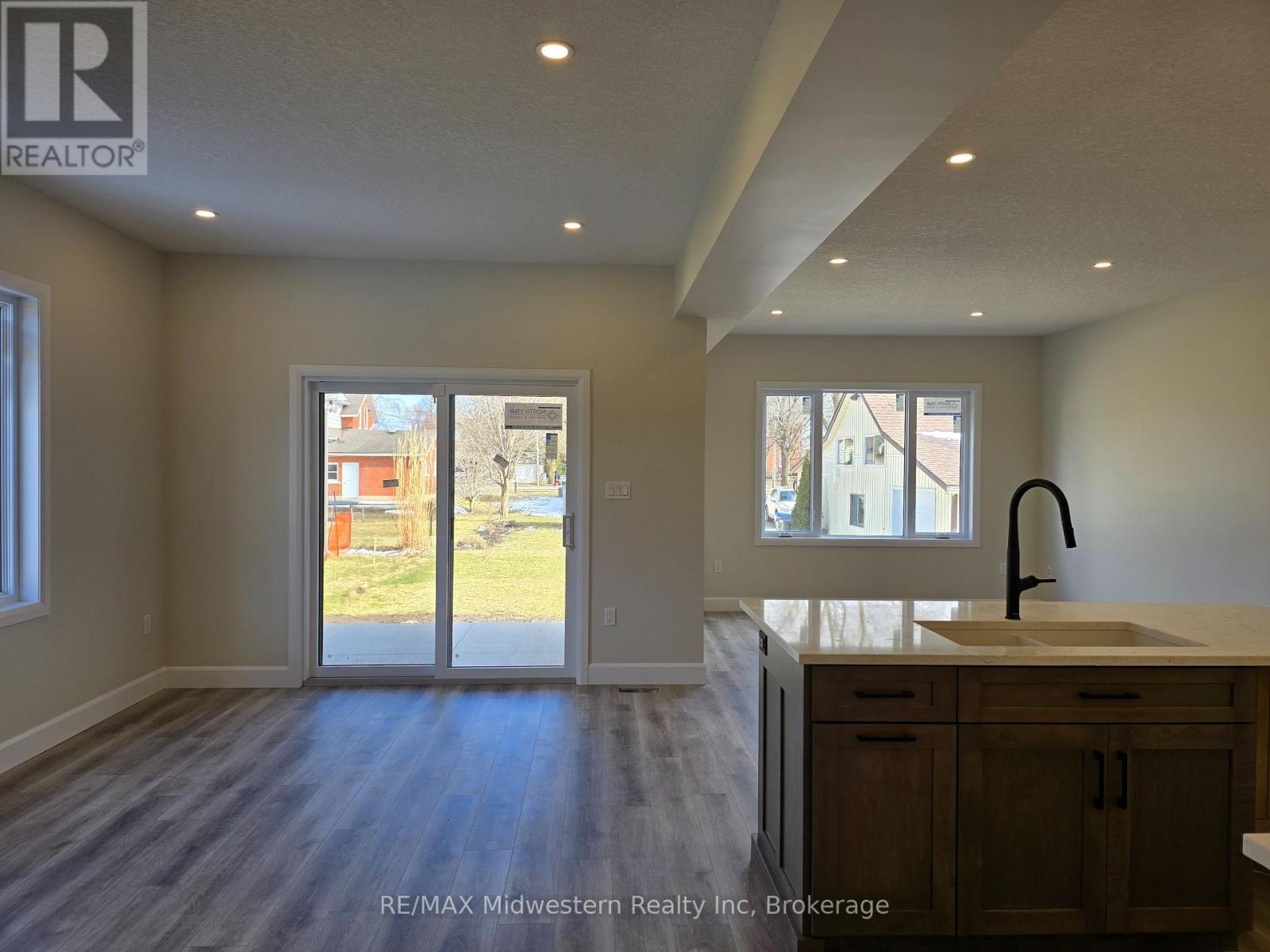 191 Queen Street, North Perth, Ontario  N0G 1B0 - Photo 7 - X12048679