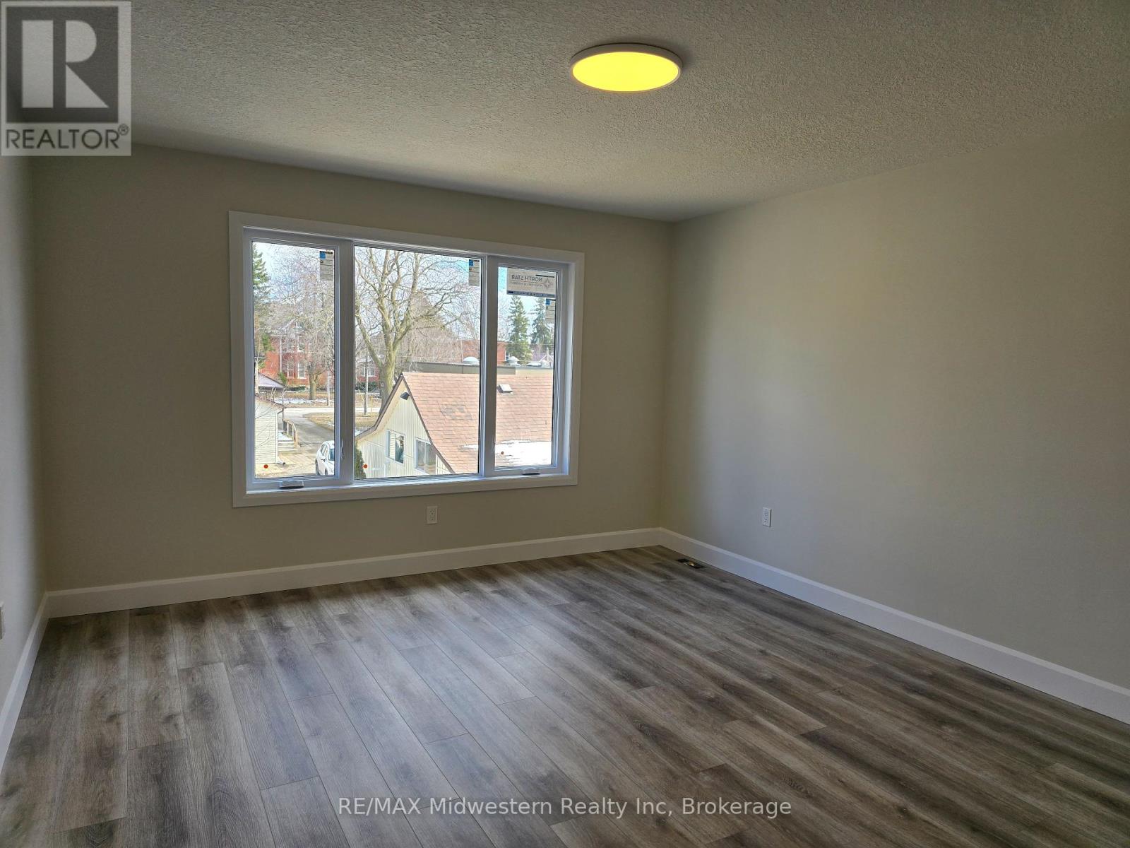 191 Queen Street, North Perth, Ontario  N0G 1B0 - Photo 8 - X12048679