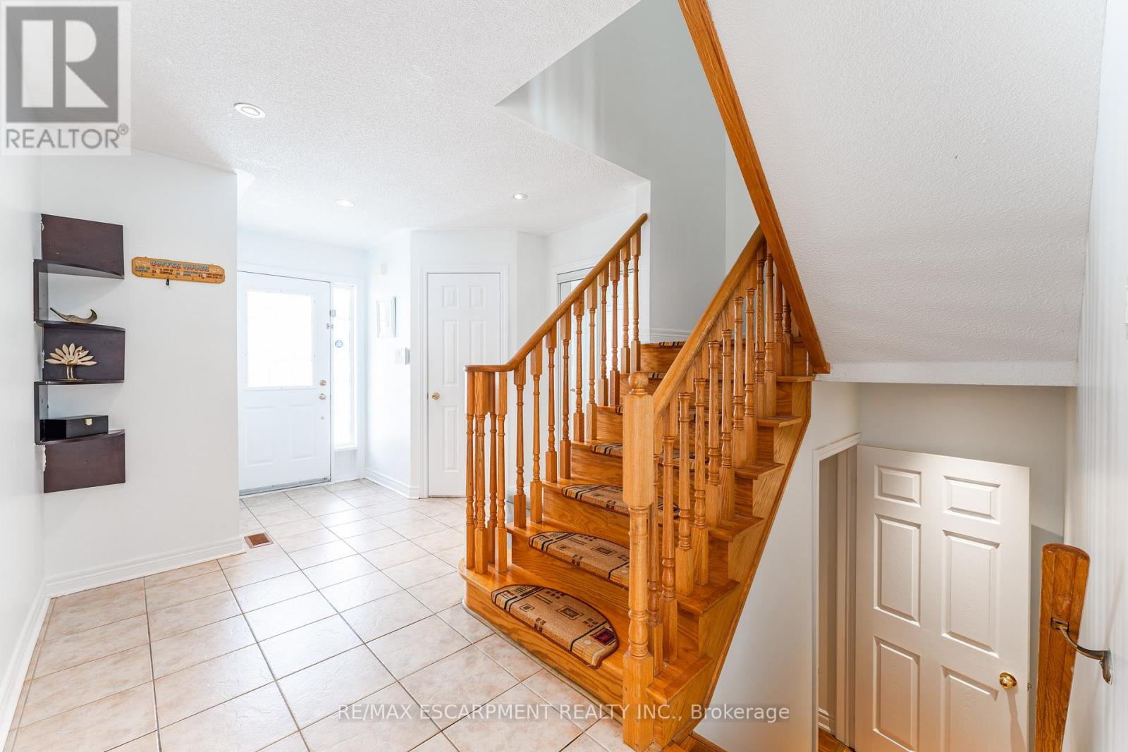 40 Cathmar Drive, Markham, Ontario  L6E 2H2 - Photo 6 - N12048696